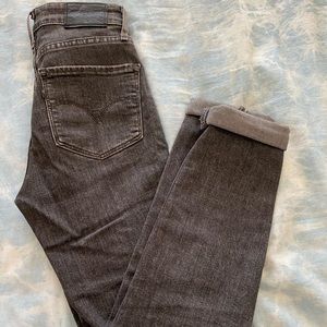 Levi’s 721 high rise skinny in charcoal grey 🥰